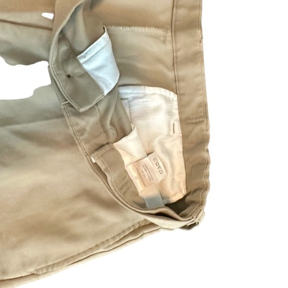 Old Navy , ultimate slim, built in flex , khaki shorts, size 32 - Picture 2 of 3